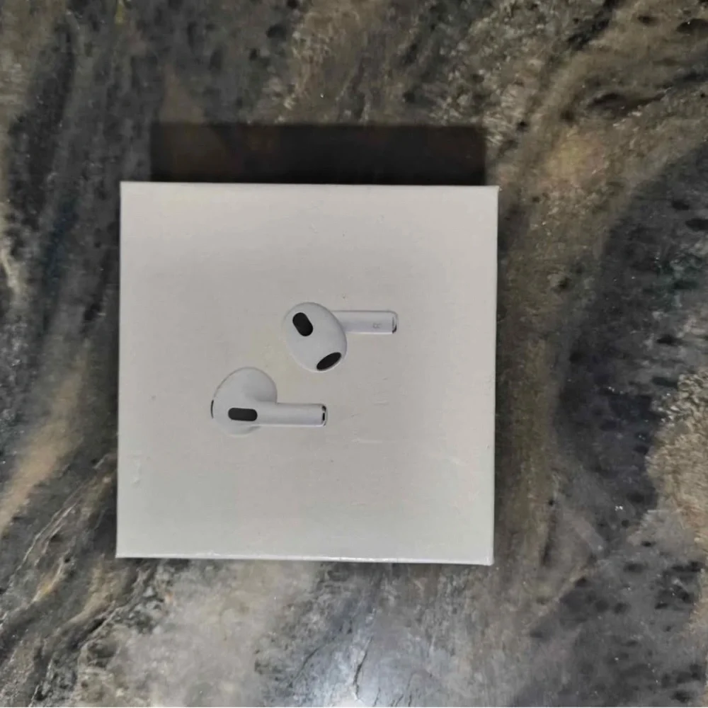 White Wireless Earbuds